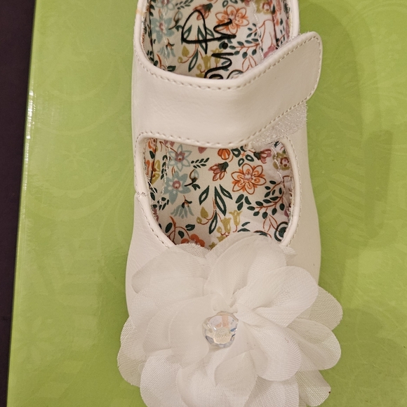 Y-Not Other - Girls White Dress Mary Jane Shoes with Floral Accent